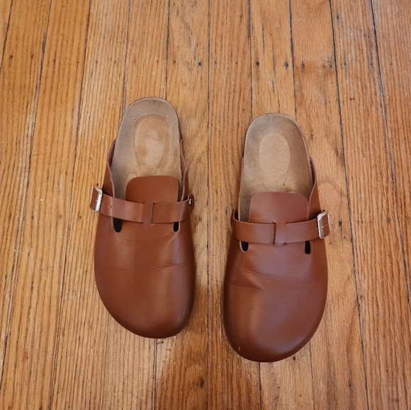 Size 7.5, brown, Birkenstock style clogs - Picture 3 of 5